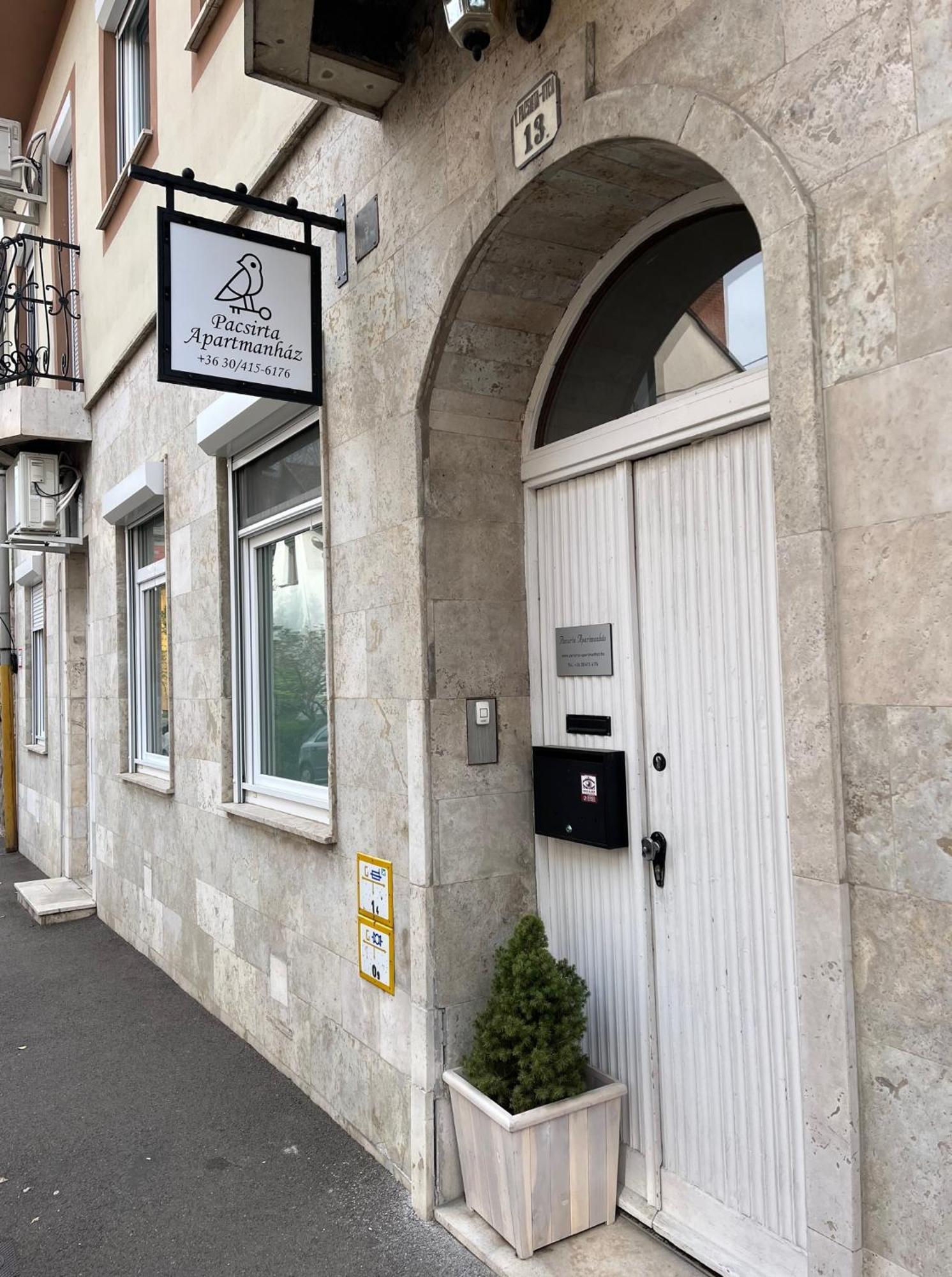 Pacsirta Apartman Grand Eger Exterior foto