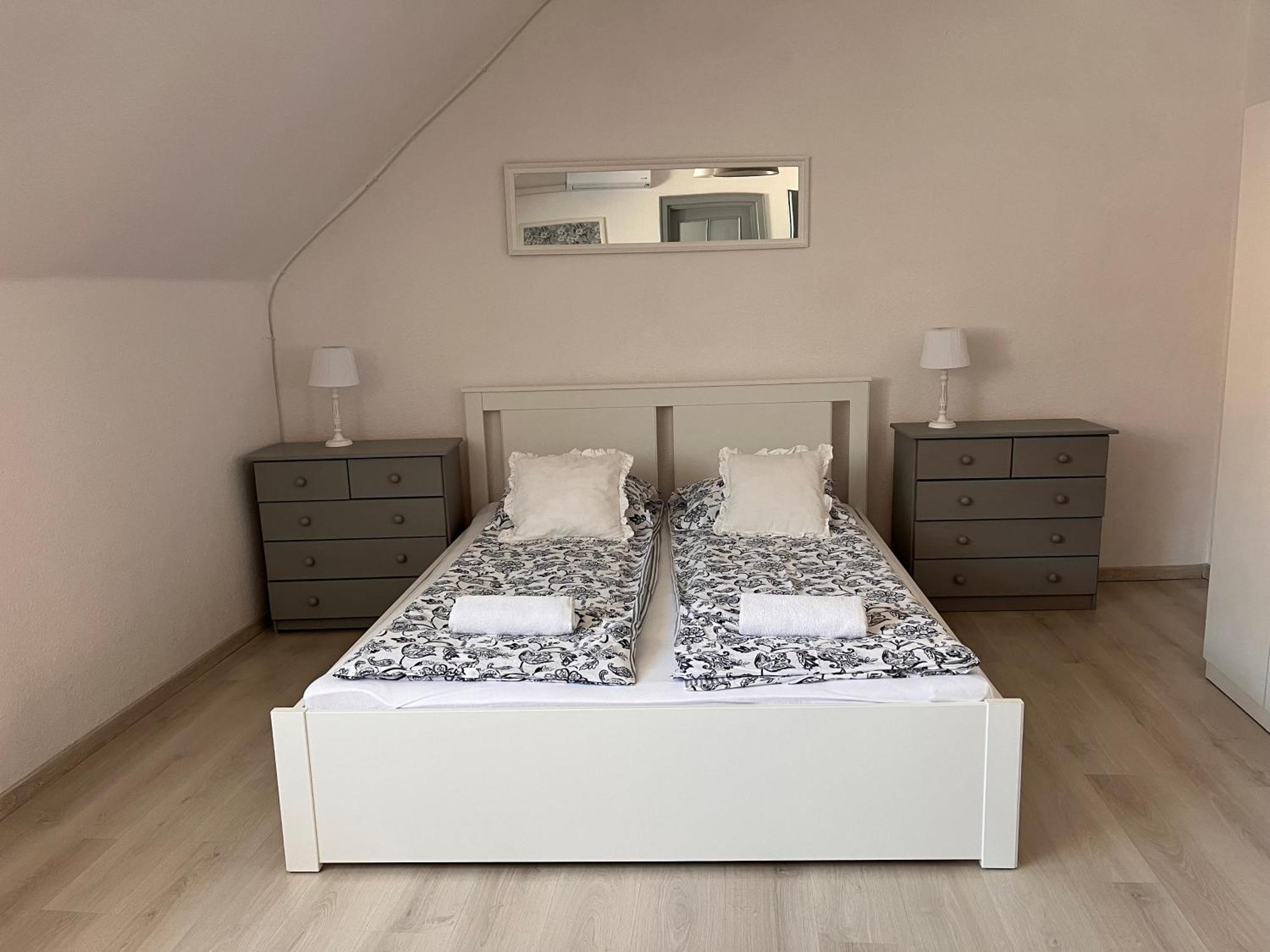 Pacsirta Apartman Grand Eger Exterior foto