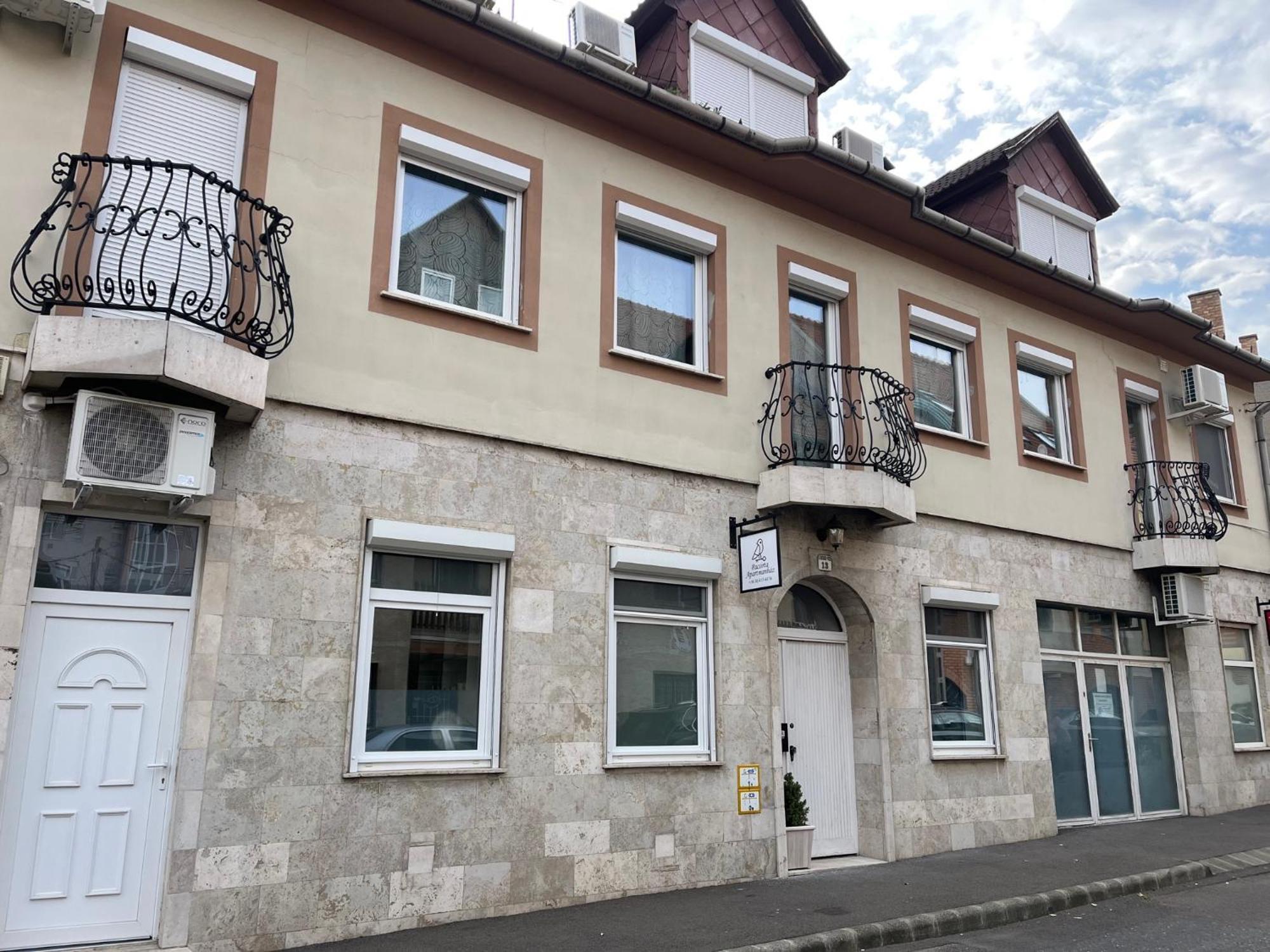 Pacsirta Apartman Grand Eger Exterior foto